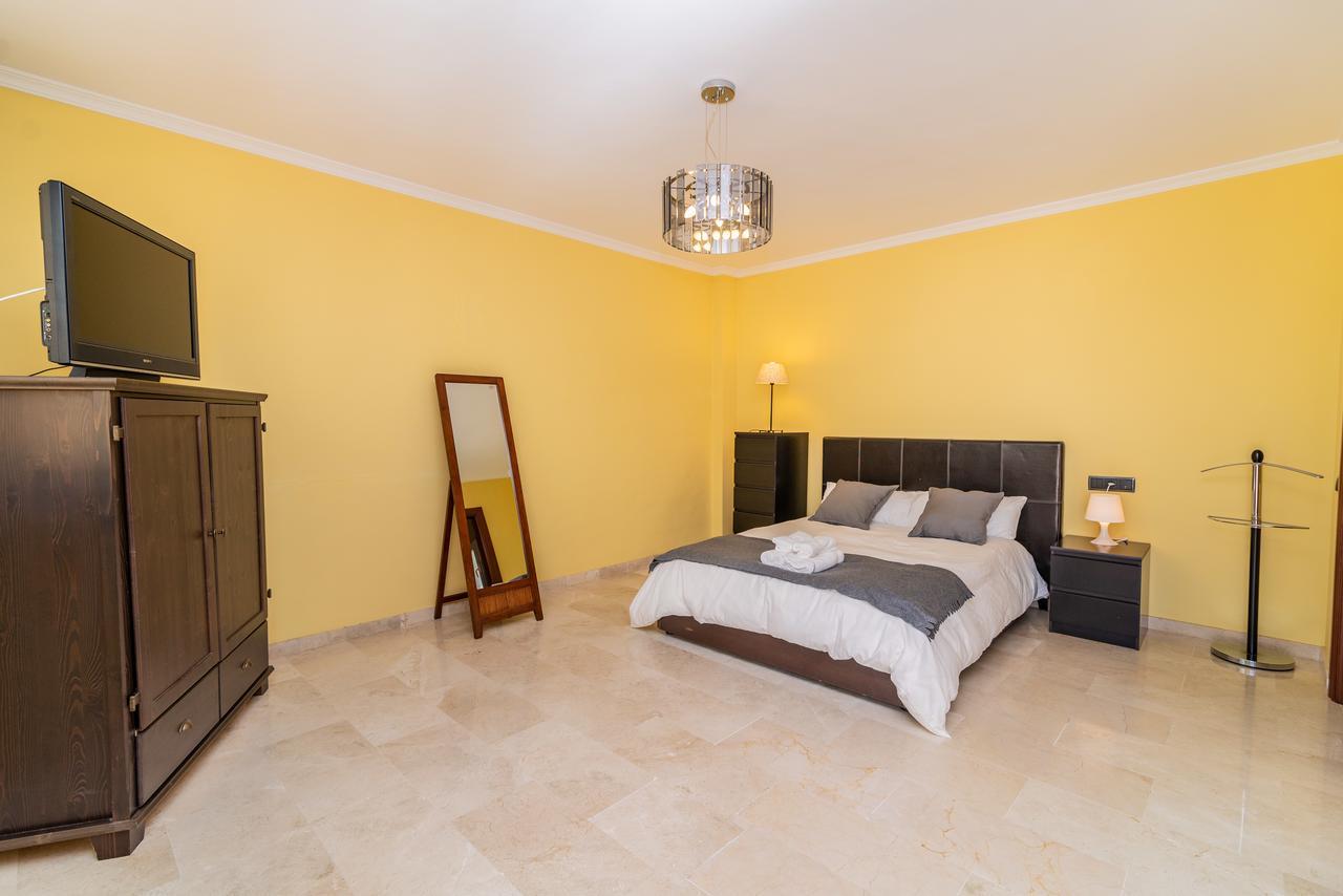 Ample Villa at Benalmádena Coast Esterno foto