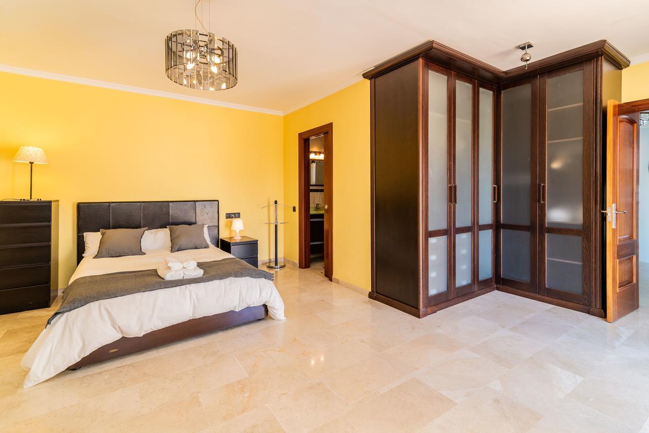 Ample Villa at Benalmádena Coast Esterno foto